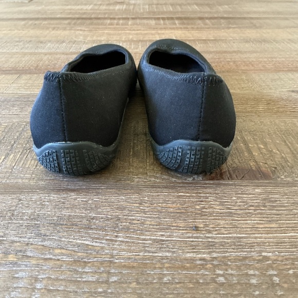 Walking Cradles Women's Classic Black Loafers - Picture 4 of 5